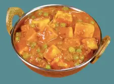 Würziges ayurvedisches Matar Paneer, ein gesundes Gericht mit Erbsen, Paneer und ayurvedischen Gewürzen.